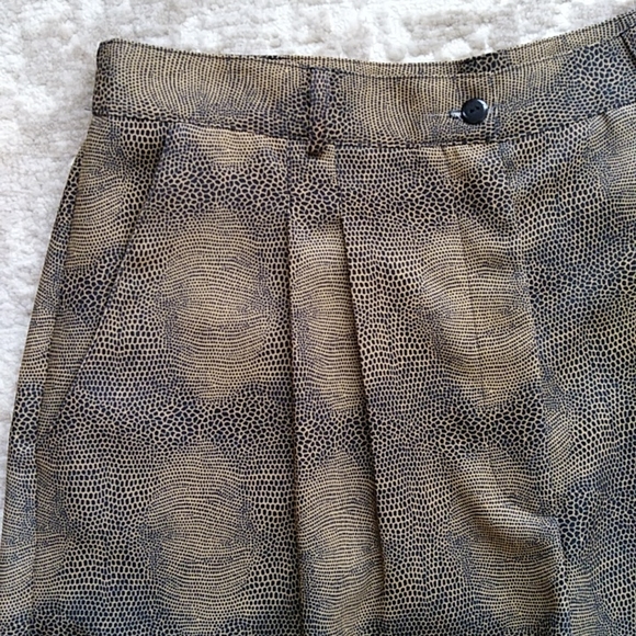 Vtg. Dana Lee Sportswear Pleated Micro Fiber High Waist Shorts - Picture 4 of 14